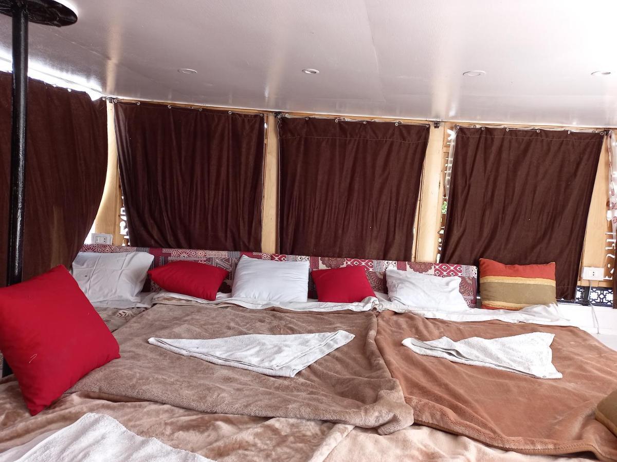 Nile Sunrise Felucca Boat Private Rental Luksor Dış mekan fotoğraf