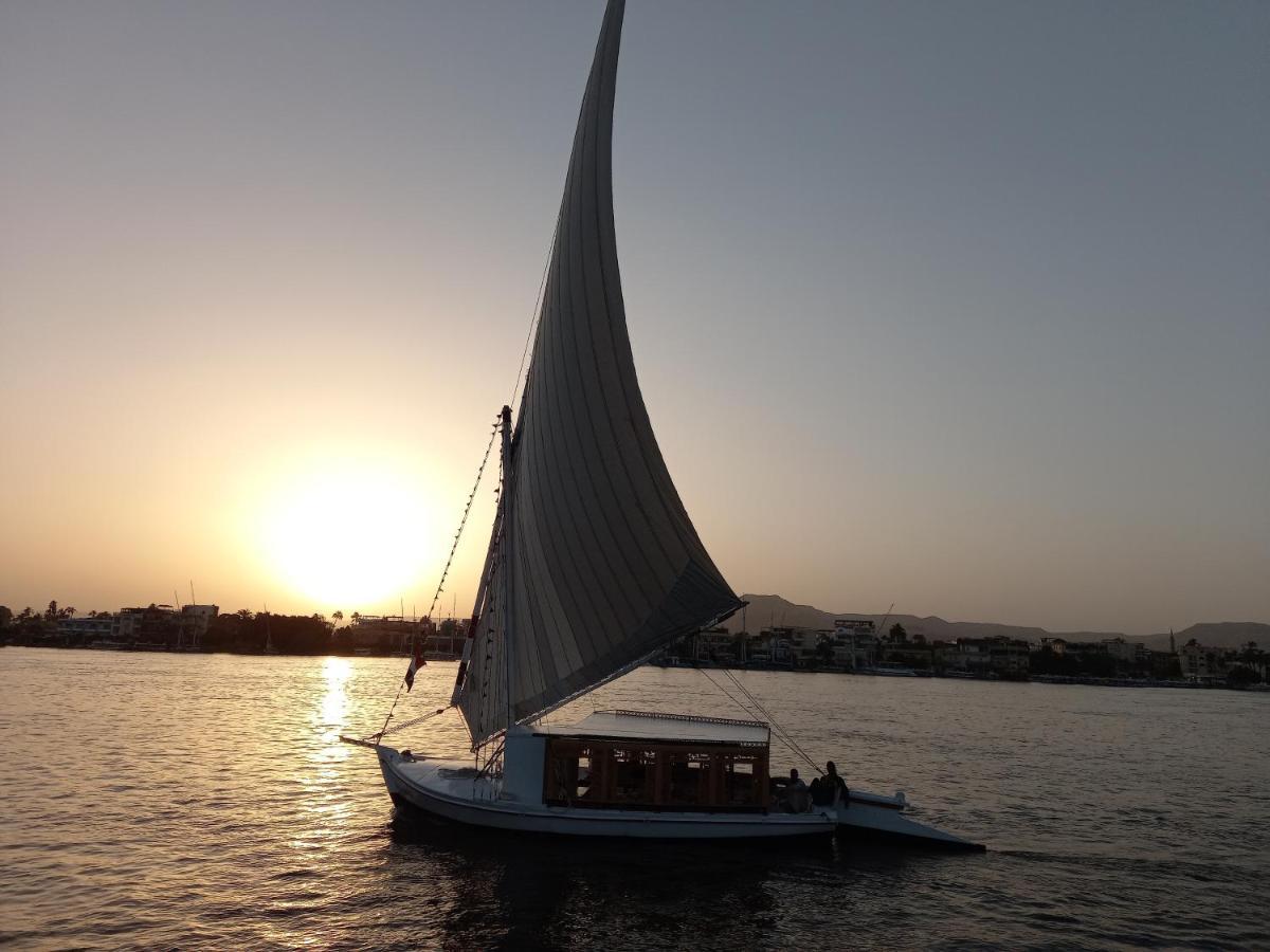 Nile Sunrise Felucca Boat Private Rental Luksor Dış mekan fotoğraf
