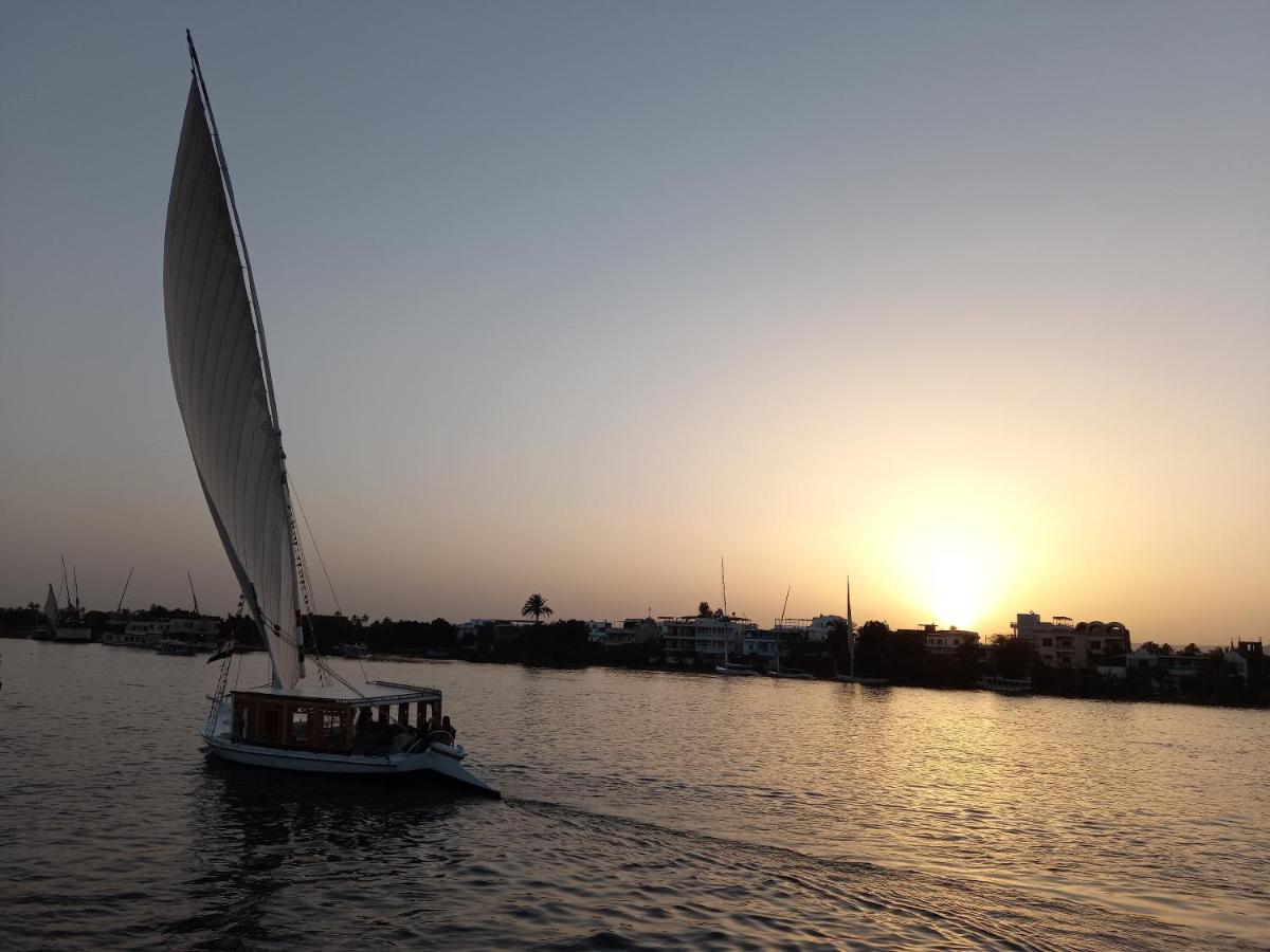 Nile Sunrise Felucca Boat Private Rental Luksor Dış mekan fotoğraf