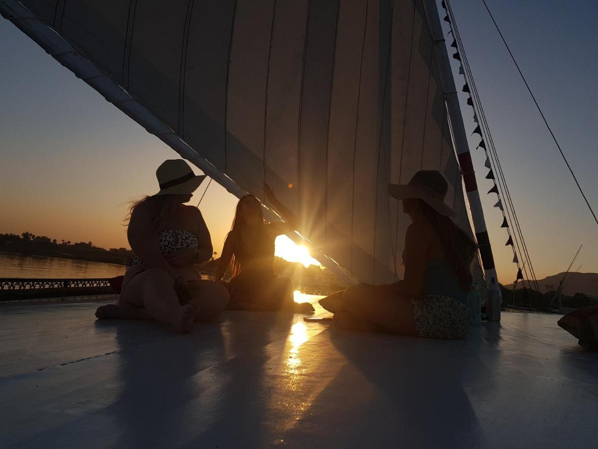 Nile Sunrise Felucca Boat Private Rental Luksor Dış mekan fotoğraf