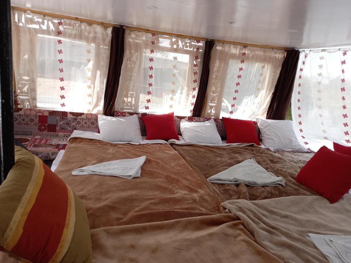 Nile Sunrise Felucca Boat Private Rental Luksor Dış mekan fotoğraf