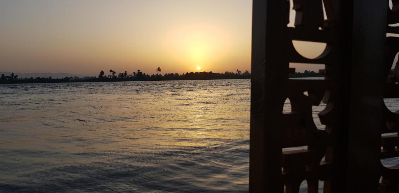 Nile Sunrise Felucca Boat Private Rental Luksor Dış mekan fotoğraf