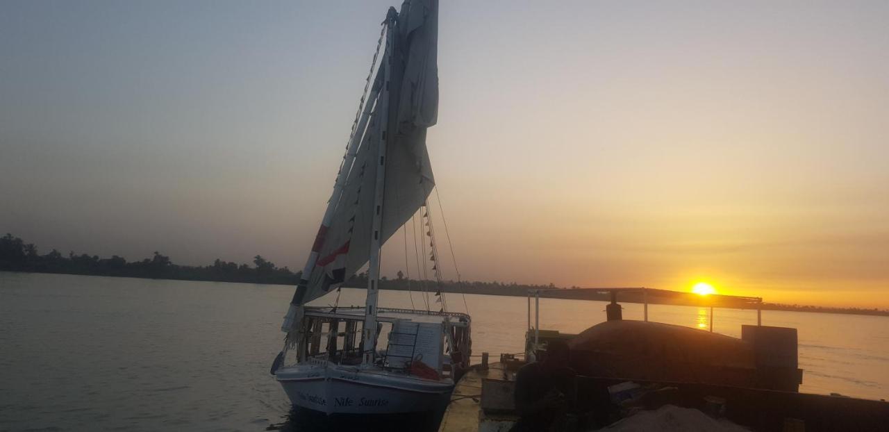 Nile Sunrise Felucca Boat Private Rental Luksor Dış mekan fotoğraf