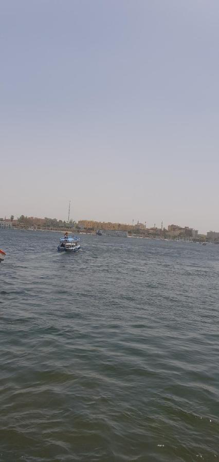 Nile Sunrise Felucca Boat Private Rental Luksor Dış mekan fotoğraf